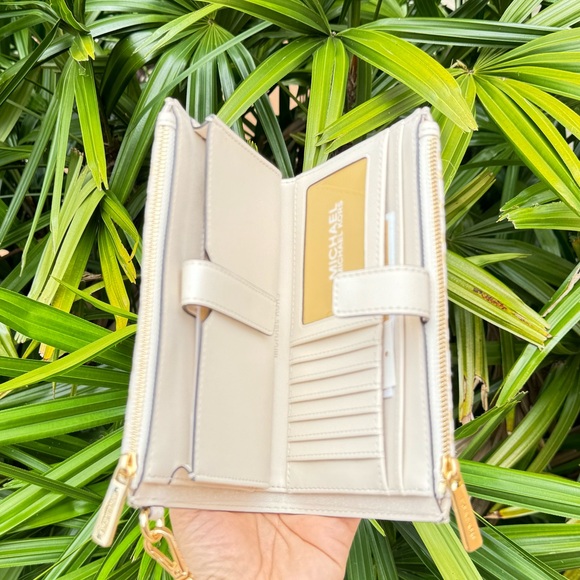 Michael Kors Jet Set Travel LG Double Zip Wallet Graphic Logo MK Pale Gold Multi - Picture 3 of 10